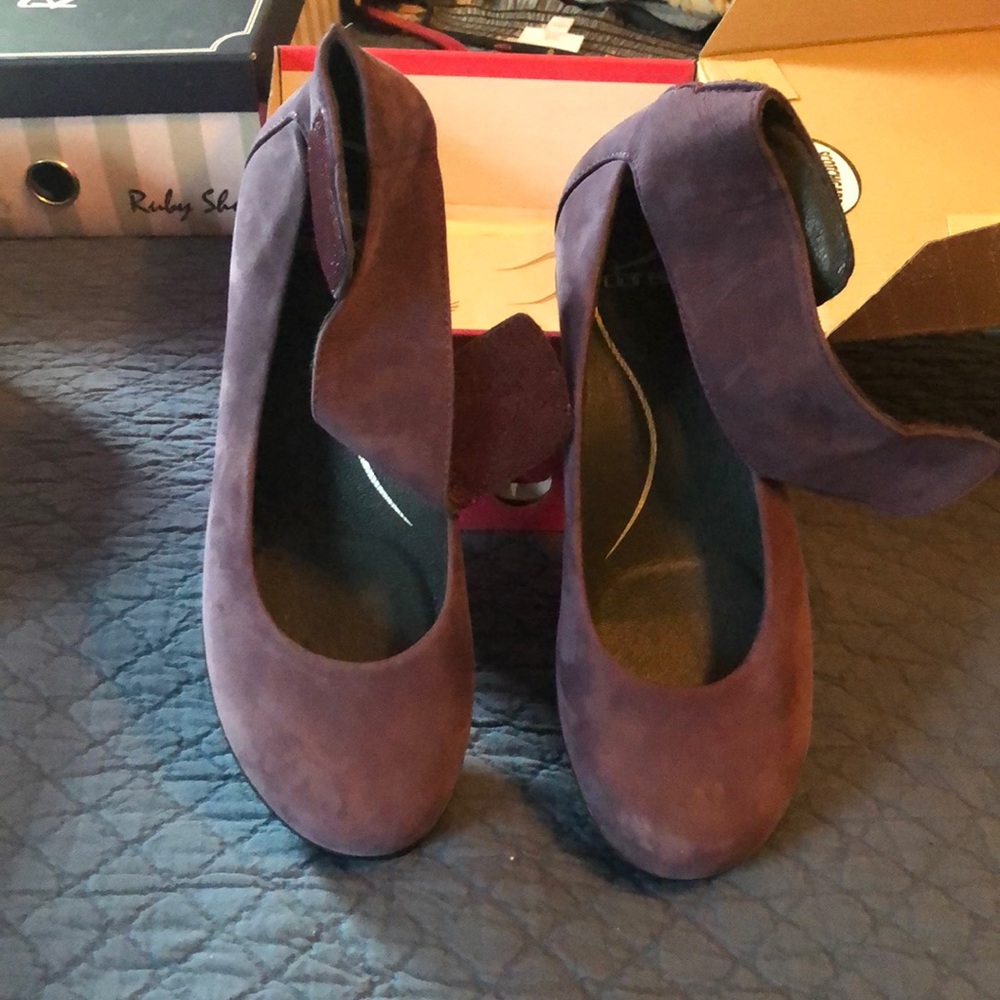 Dansko purple wedges